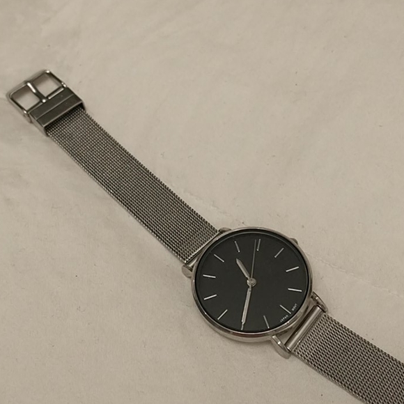 Minimalist silver black face adjustable mesh watch - Picture 2 of 3